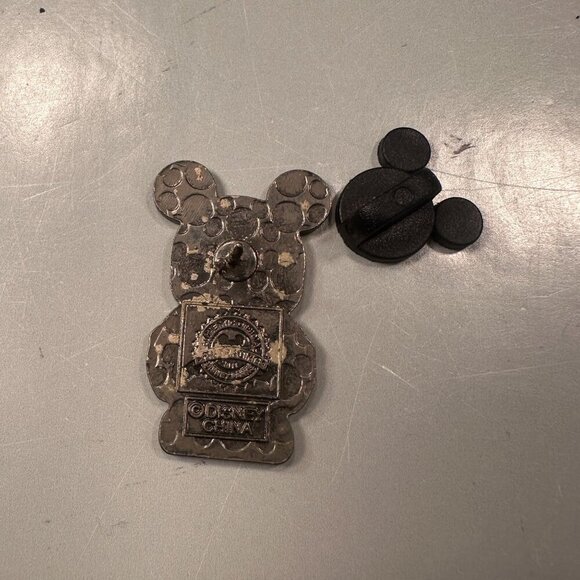 Disney Shark Vinylmation Trading Pin Mystery Pin Jr Lapel Pin Badge - Picture 3 of 7